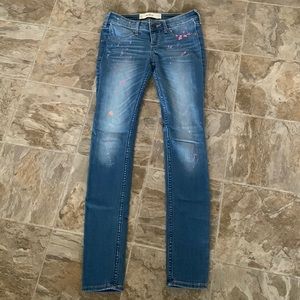 Hollister (Paint-Splattered) Skinny Jeans- Sz 0 Reg (24” x 29”)